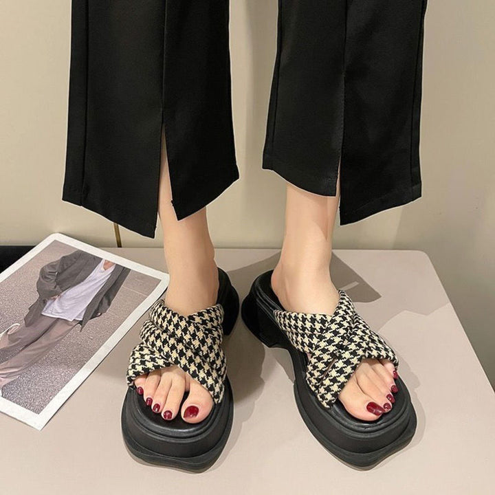 Dame Plateau-sandaler med moderne krydsrem-design og skridsikker sål Stilla