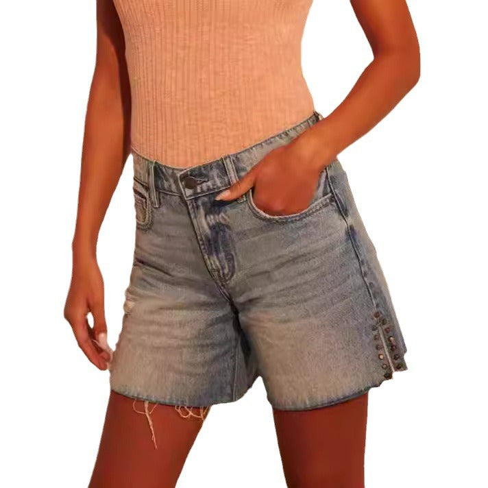 Dame Elegante Denim-Shorts med trendy Ripped-detaljer og dekorative trykknapper Stilla