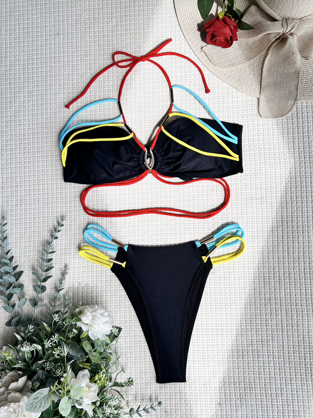 Dame Højskåret bikini med innovativ snøredesign Skovae