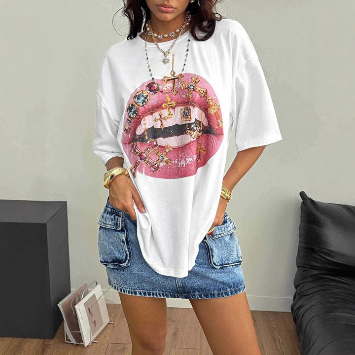 Dame Oversized T-Shirt med kreativ læbe- og smykkedesign Skovae