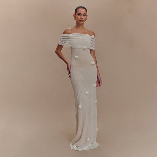 Dame Elegant Maxikjole med Off-Shoulder Snit og floralt Detalje Stilla