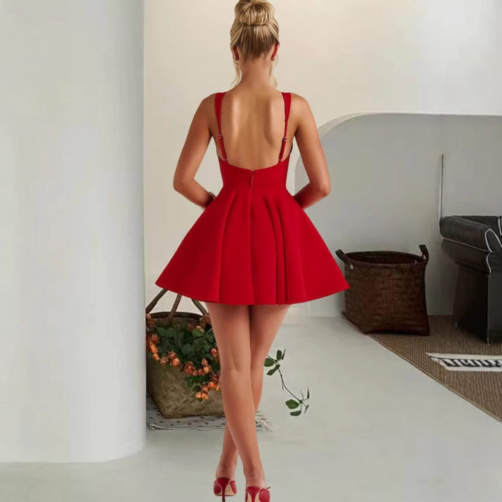 Dame Skaterkjole med elegant snit og stropløs design Stilla