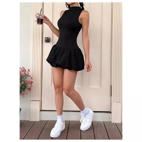 Dame trendy mini-kjole med høj krave og voluminøs skørt Skovae