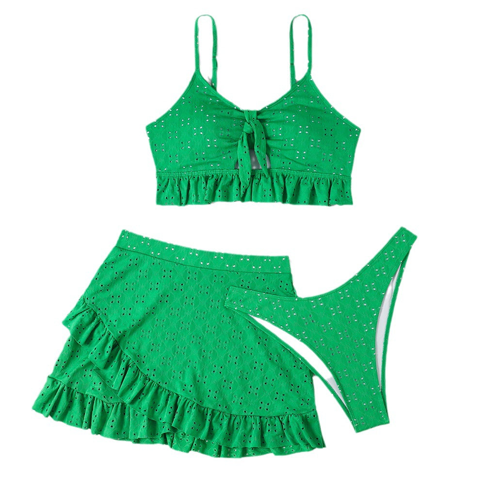 Dame bikinisæt med elegante snørredetaljer og legende nederdel Stilla