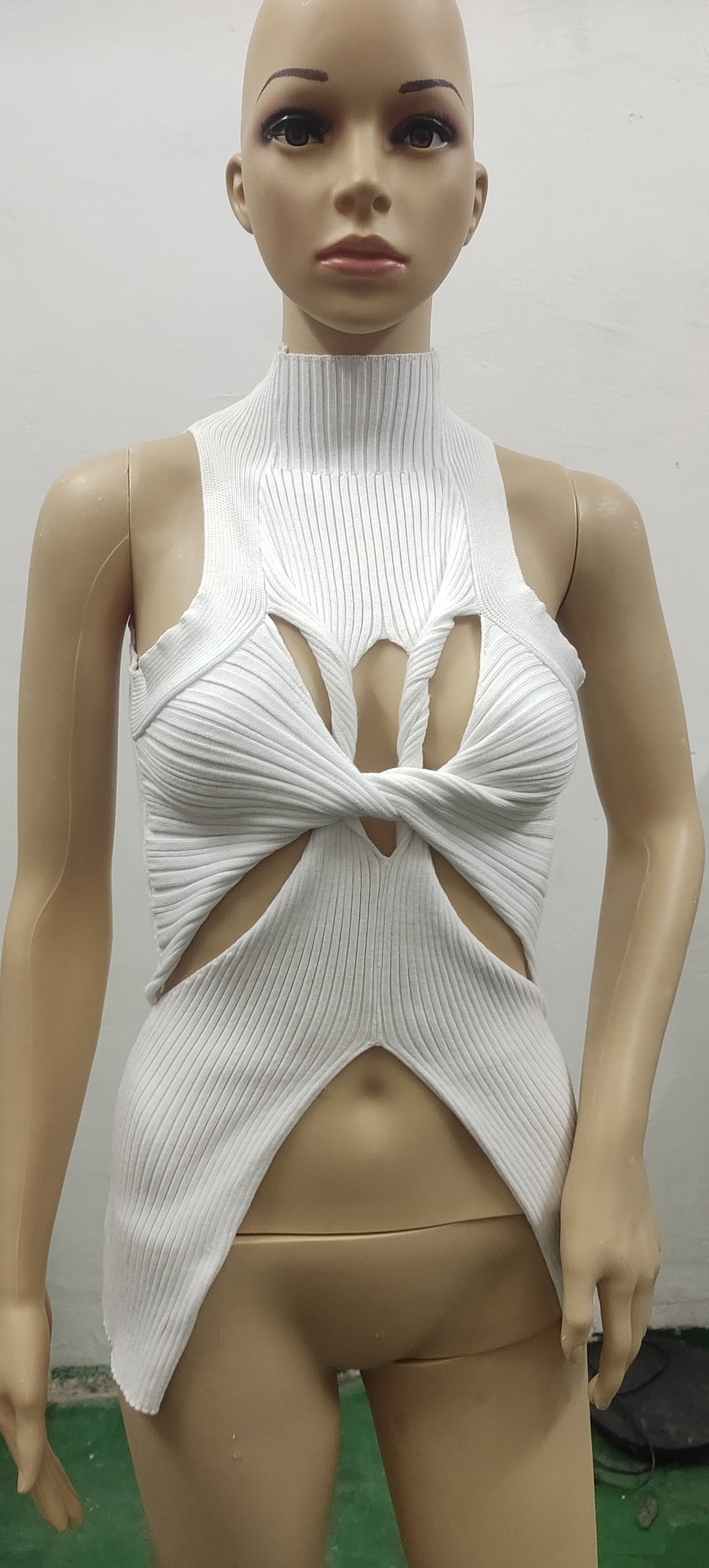 Dame figurtilpasset Cut-Out Top med høj krave Skovae