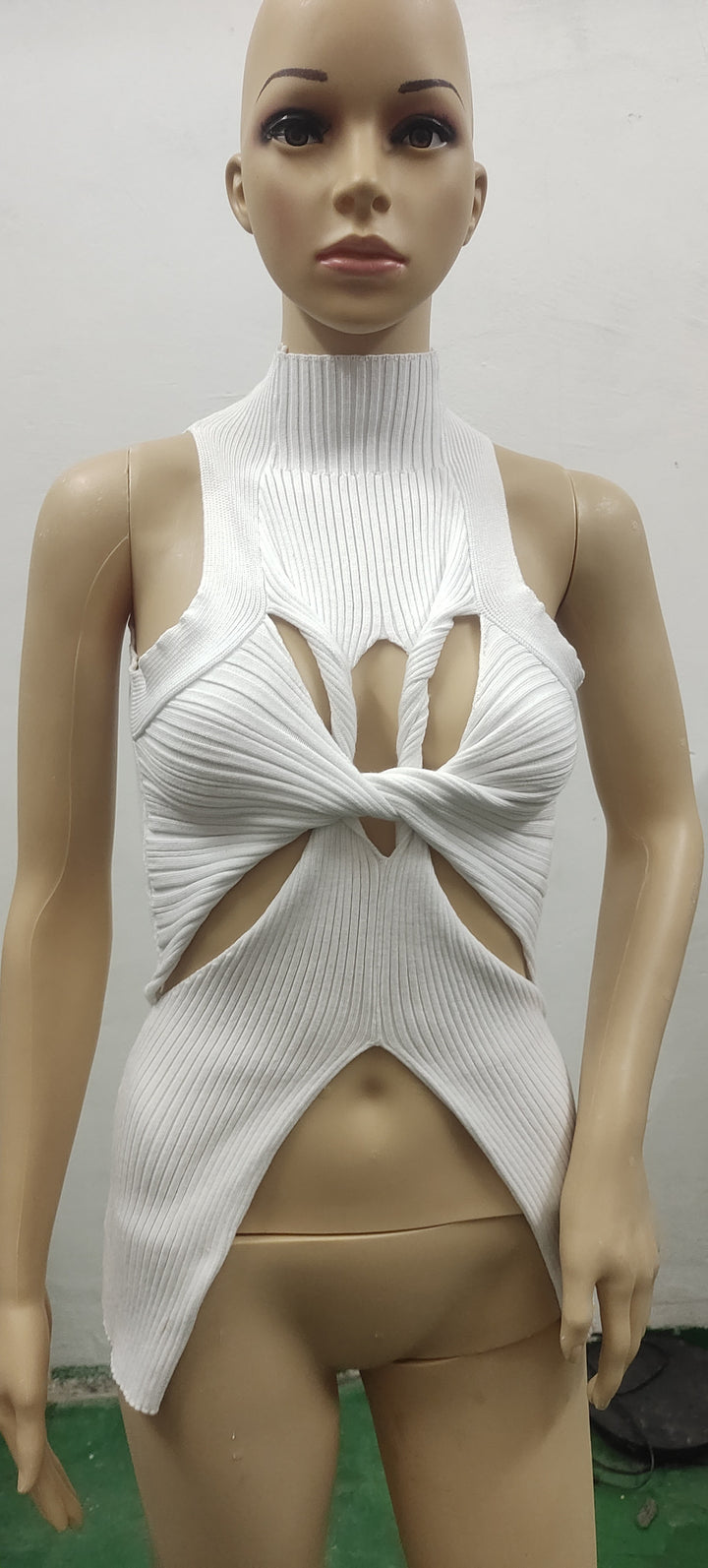 Dame figurtilpasset Cut-Out Top med høj krave Skovae
