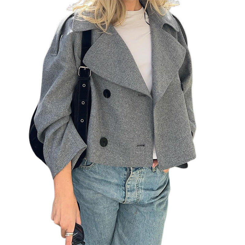 Dame Stilfuld Uldjakke i Cropped-design med klassisk revers og dobbelt møbleret knaplukning Stilla