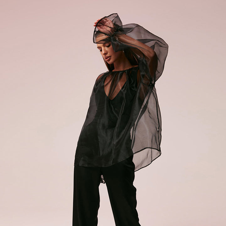 Dame gennemsigtig bluse med voluminøse ærmer og smart design Stilla