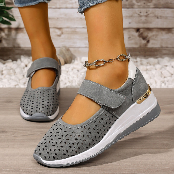 Dame komfortable sneakers med åndbar perforering og justerbar velcro-lukning Stilla