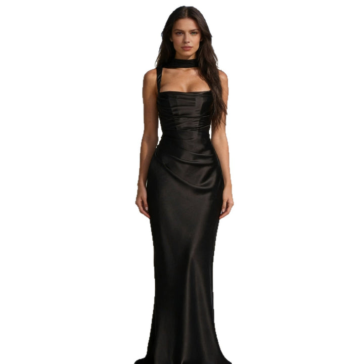 Damer Elegant Satin-Maxikjole med off-shoulder design og tætsiddende snit Skovae
