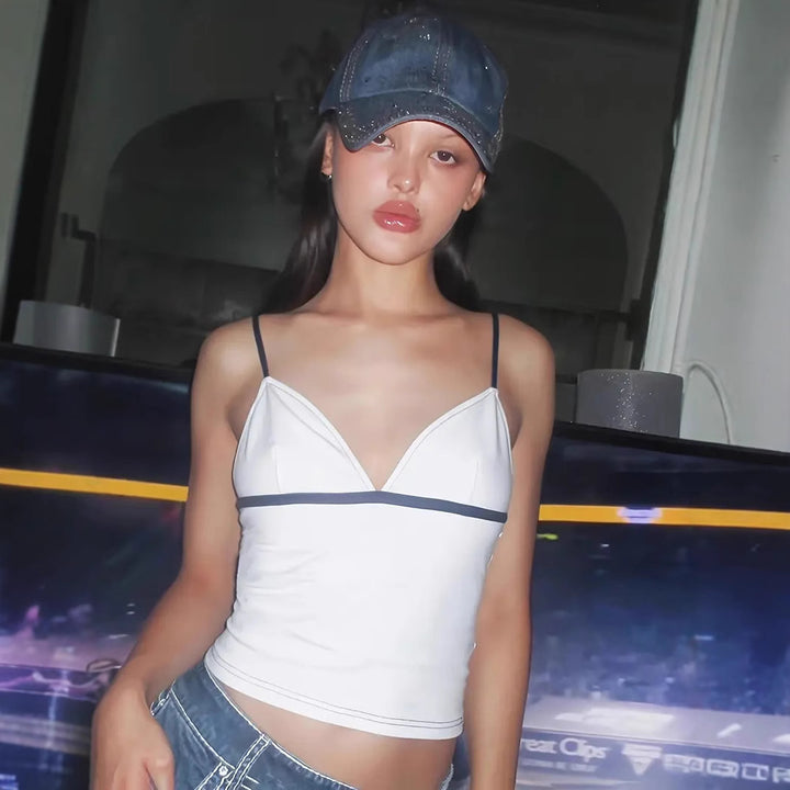 Dame Crop-Top med dyb V-udskæring og justerbare stropper Skovae