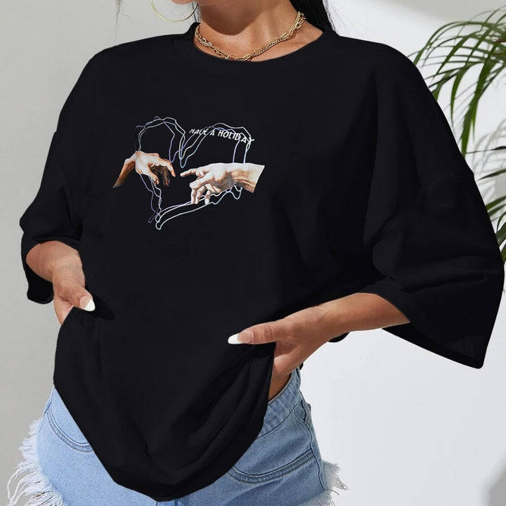 Dame afslappet T-shirt med kreativ håndmotiv og oversized snit Stilla