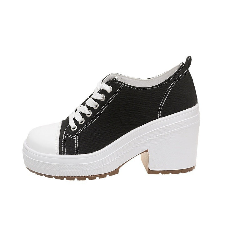 Dame Plateau-Sneakers med moderne design og komfortabel hæl Stilla