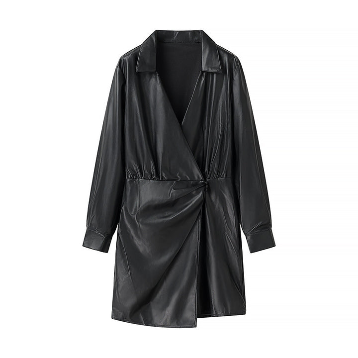 Dame kunstlæderjakke med elegant drapering og praktiske knapper Stilla