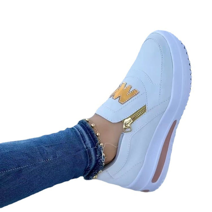 Dame Sneakers med glitrende metallic-accenter og praktisk lynlås Stilla
