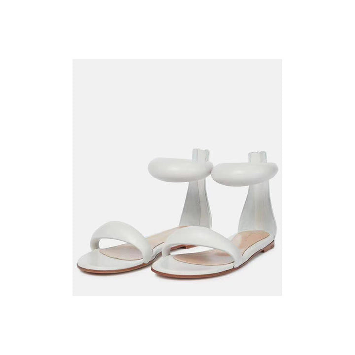 Femme Stilfulde Flade Sandaler med Unik Snoet Rem Design  Stilla