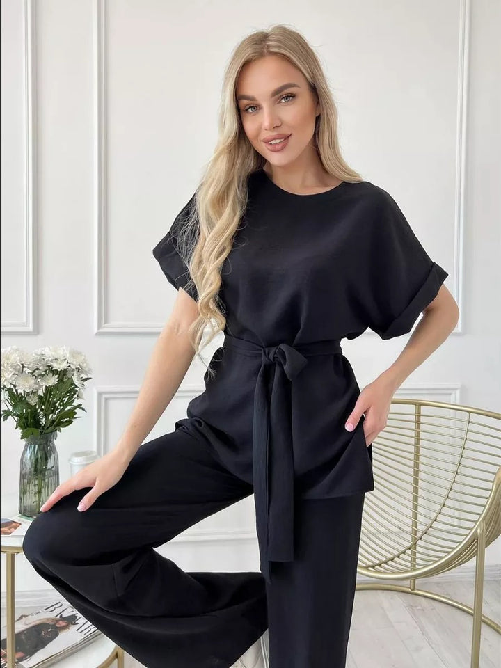 Damer elegant loungewear sæt med taljebælte og flydende snit Stilla