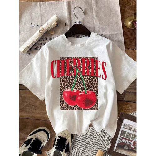 Dame T-shirt med kreativt kirsebærmotiv og livlig leopardmønster Stilla