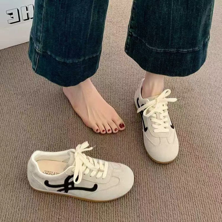 Dame sporty sneakers lavet af blødt ruskind med kontrasterende accenter og dæmpende sål Stilla