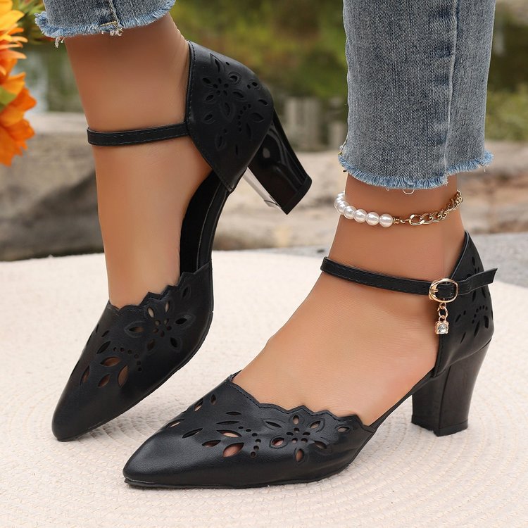 Dame Elegante Pumps med floral cut-out design og blokhælhøjde Stilla