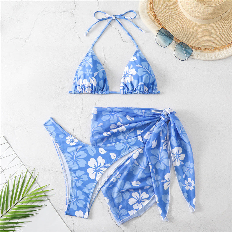 Dame bikini-sæt med blomsterdesign og smart indpakningsskørt Stilla