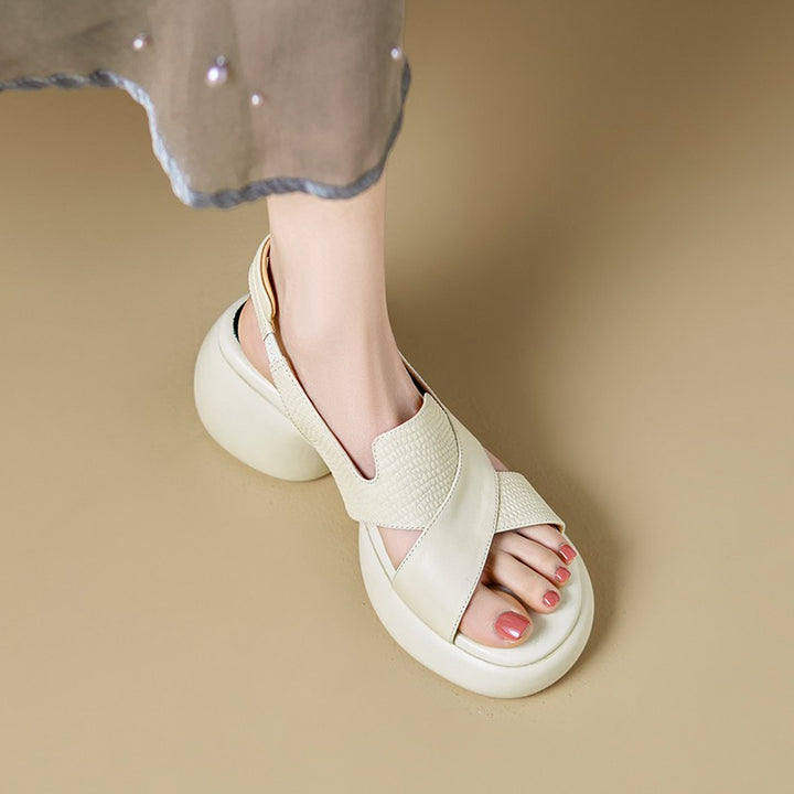 Dame Plateau-Sandaletter med elegant krydset design og komfortabel sål Stilla