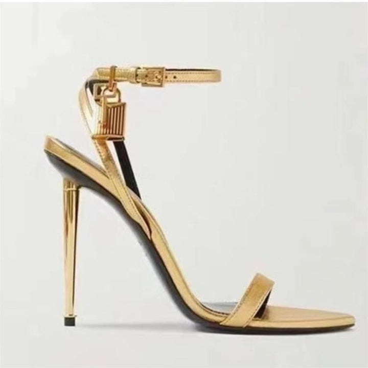 Femme Strappy High Heeled Sandaler med elegant Metallic-detalje Stilla