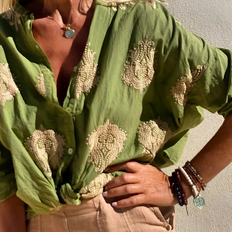 Damebluse med kunstneriske broderier og vide ærmer Stilla