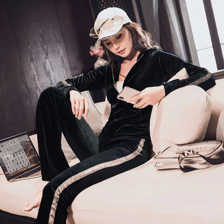 Women's sporty fleece loungewear set with glittering accents Skovae