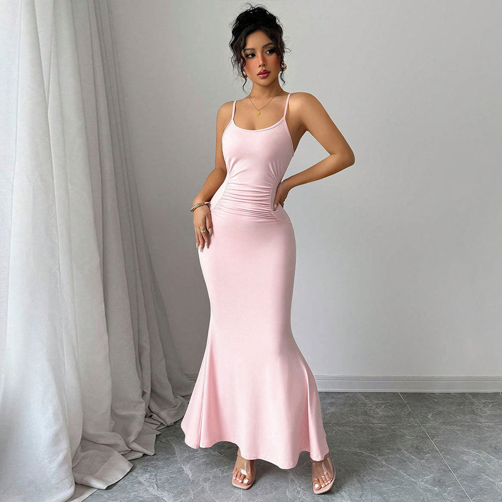 Dame fitted maxi kjole med spaghetti stropper og sofistikeret drapering design Stilla