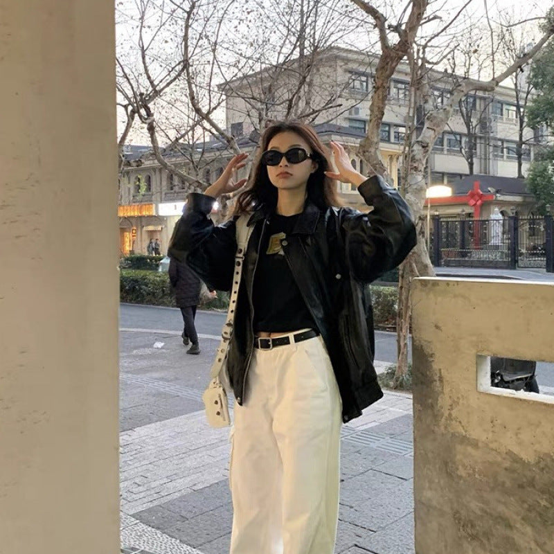 Kvinders læderjakke i oversized stil med fashionable detaljer Skovae