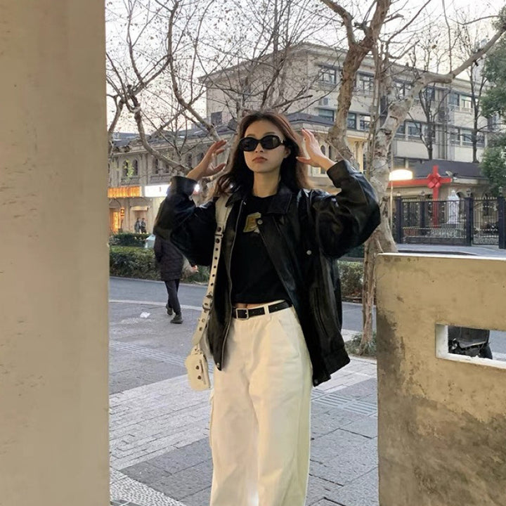 Kvinders læderjakke i oversized stil med fashionable detaljer Skovae