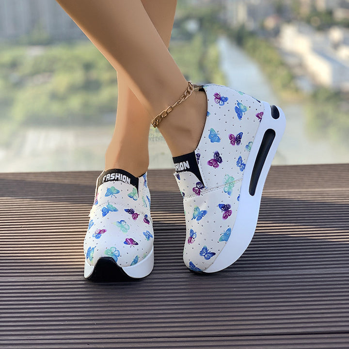 Dame slippers med farverigt sommerfugledesign og skridsikker sål Stilla