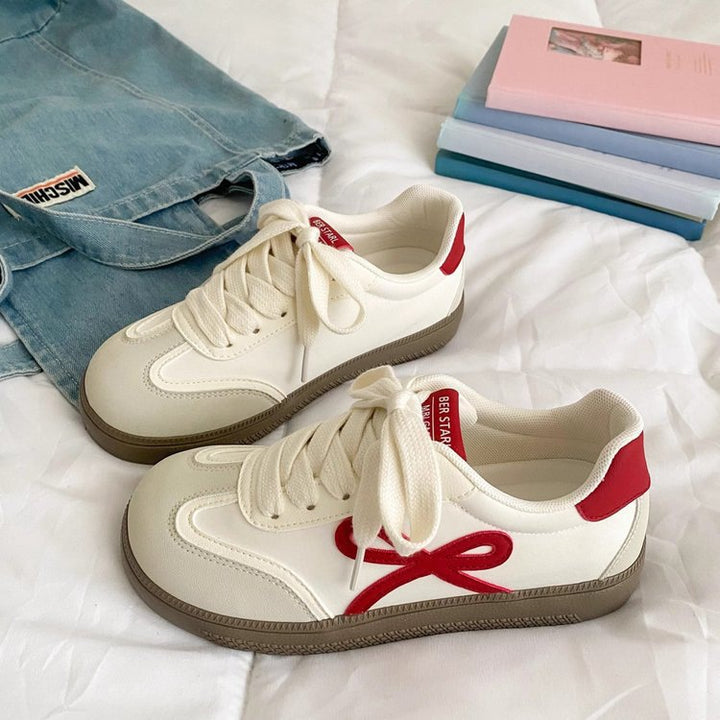 Dame Sneakers i sporty-elegant design med mode accenter Stilla