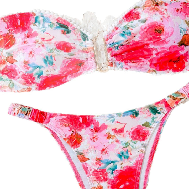 Dame bikini-sæt med blomstertriangel-top og sensuelle lavtalje-trusser Stilla