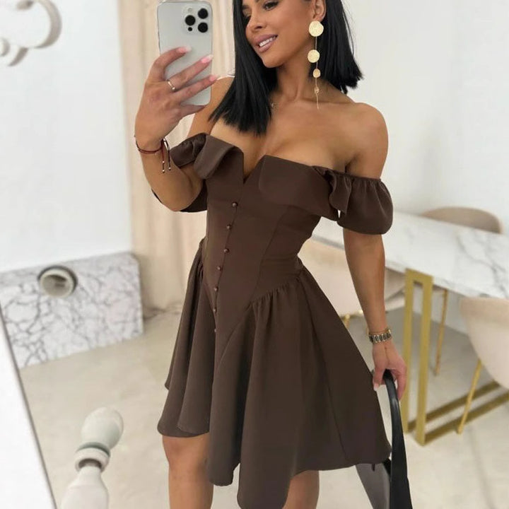 Dame Off-Shoulder kjole med flæse detaljer og knaplukning Stilla
