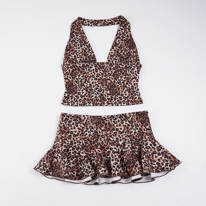 Dame badedragt med voluminøs skirt og elegant halterdesign Skovae
