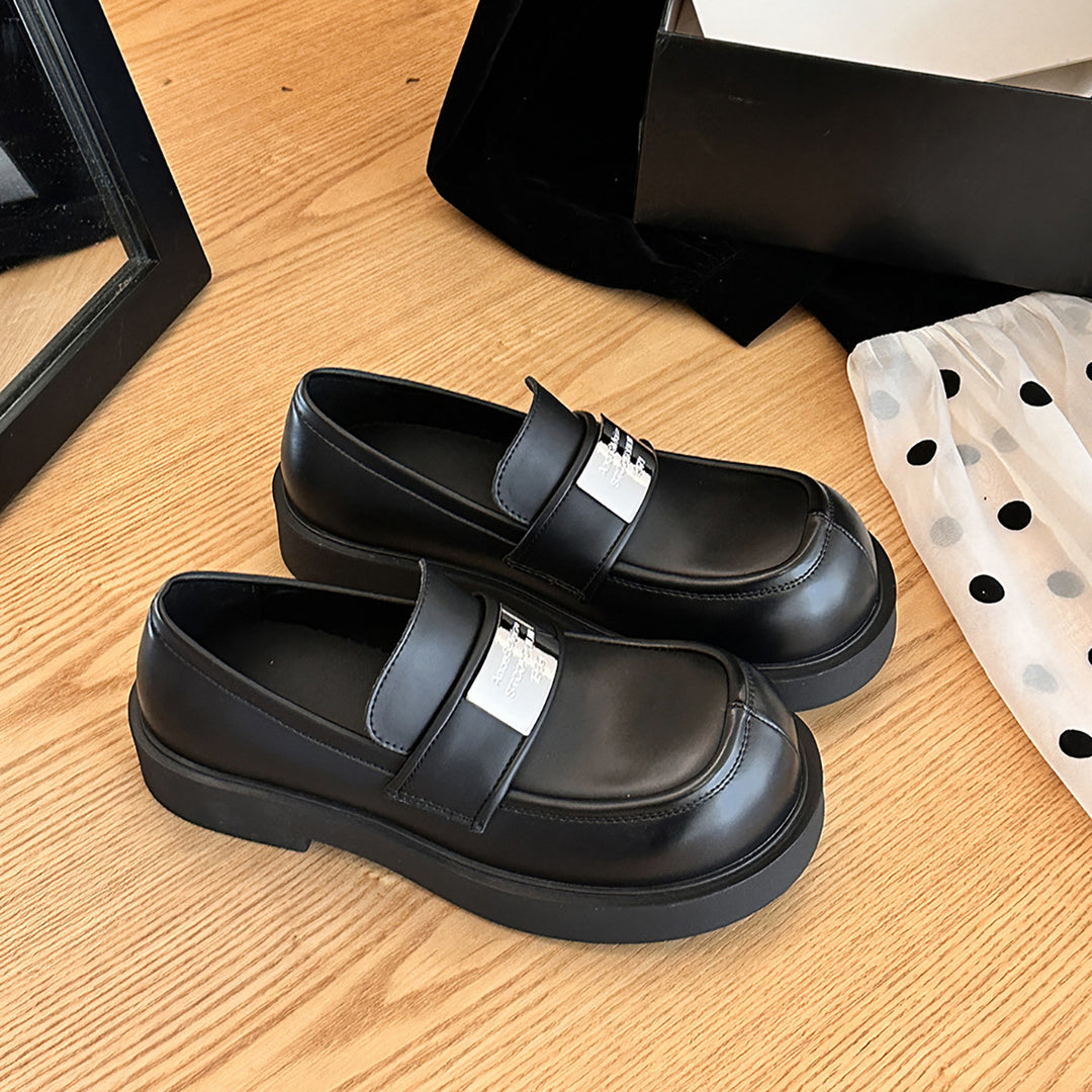 Femme Smart Casual Slipper med Metallic-Accent Stilla