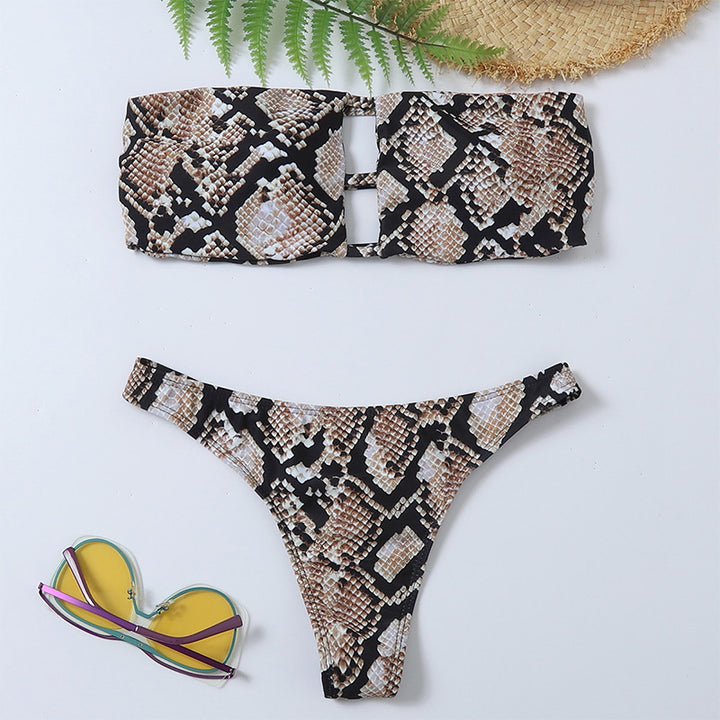 Dame Bandeau bikini-sæt med markant slangemønster og innovative cut-out-detaljer Stilla