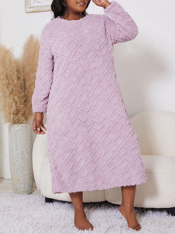 Dame hyggelig natkjole lavet af blødt fleece med struktureret mønster Stilla