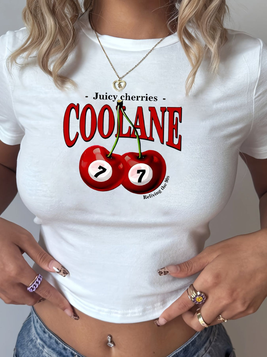 Dame T-Shirt med kreativt nøglehjerte-motiv og moderne print Skovae