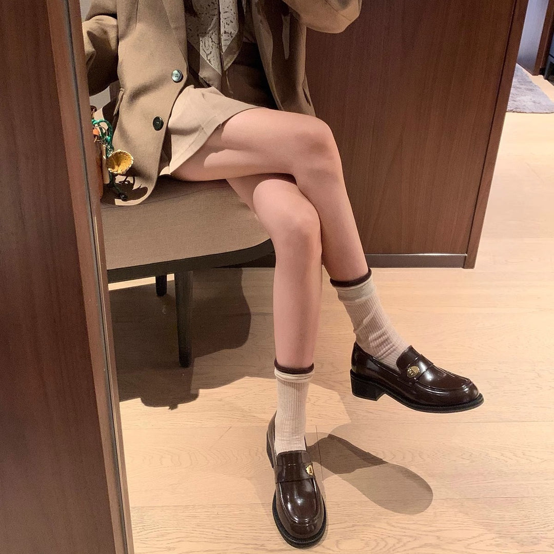 Dame klassiske Slip-On Loafers med gyldne accenter Stilla