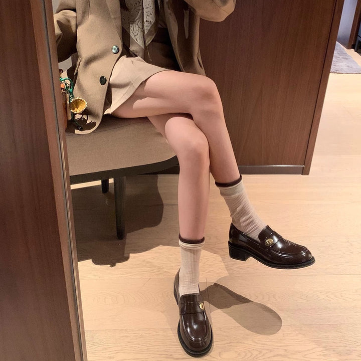 Dame klassiske Slip-On Loafers med gyldne accenter Stilla
