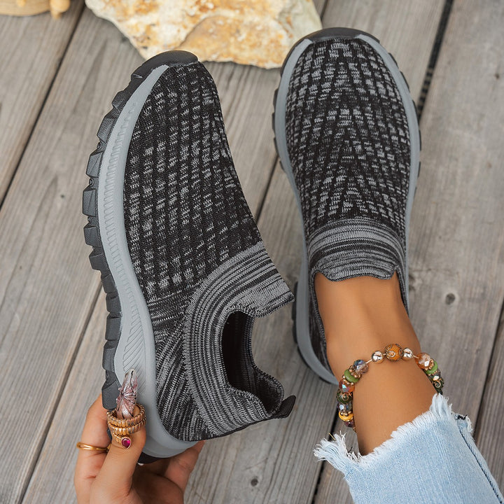 Dame Komfortable Slip-On Sneakers med åndbart strikdesign og skridsikker sål Stilla