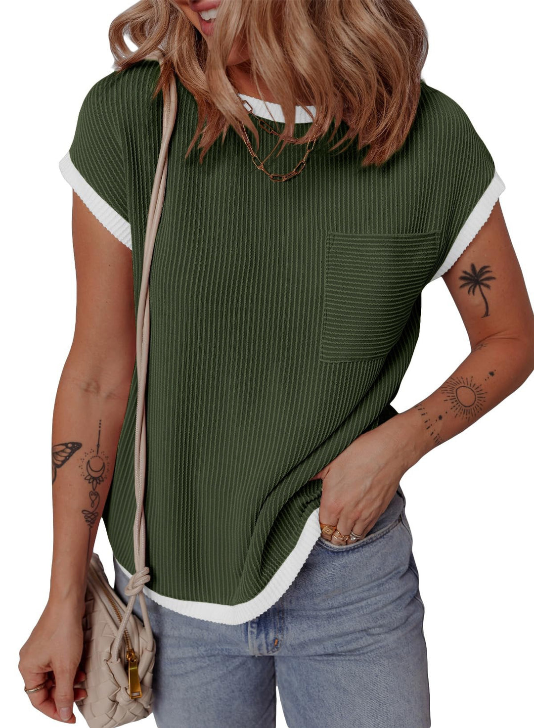 Dame Sporty T-shirt med kreativ ribdesign og brystlomme Stilla