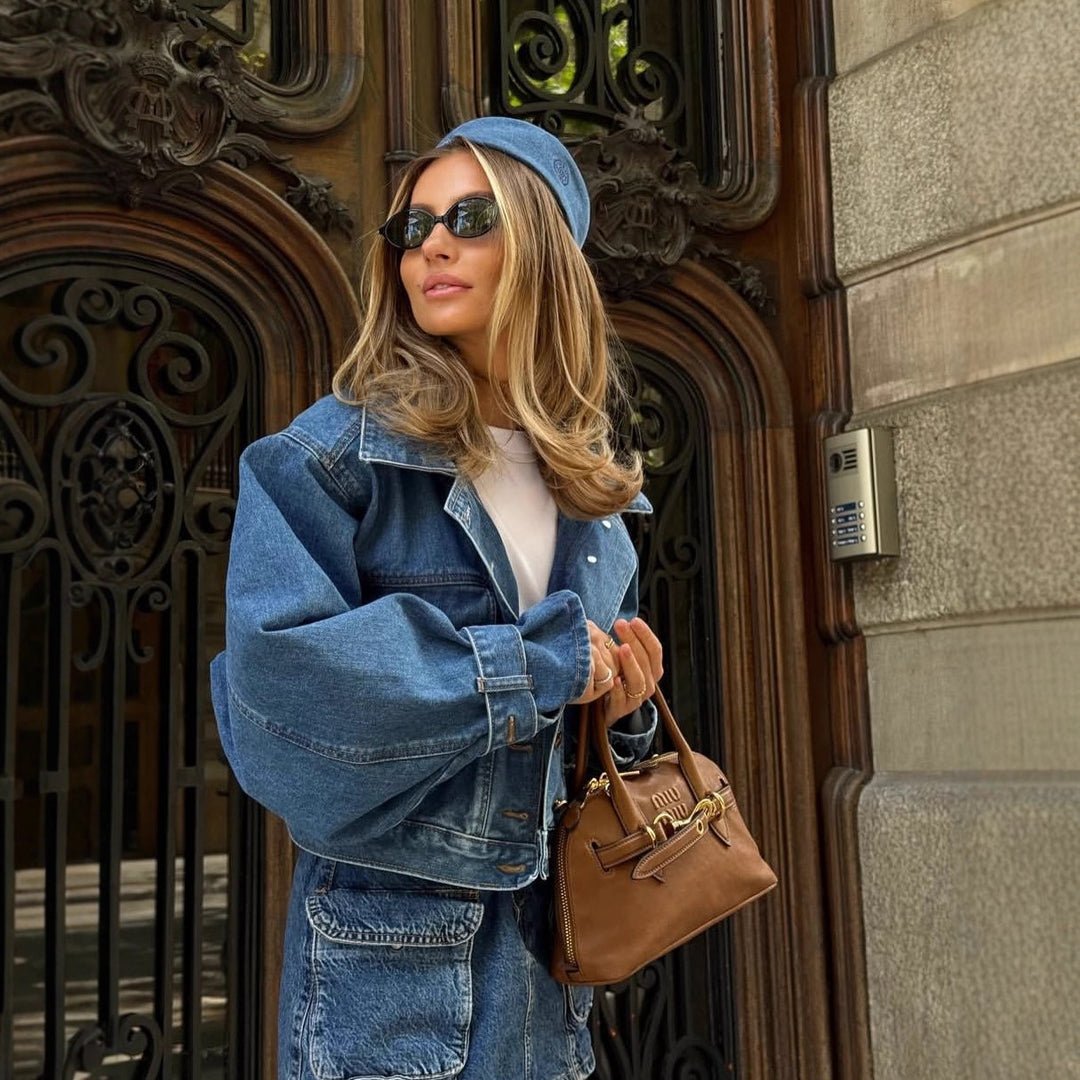 Kvinders fashionable oversized denimjakke med kunstneriske detaljer Stilla