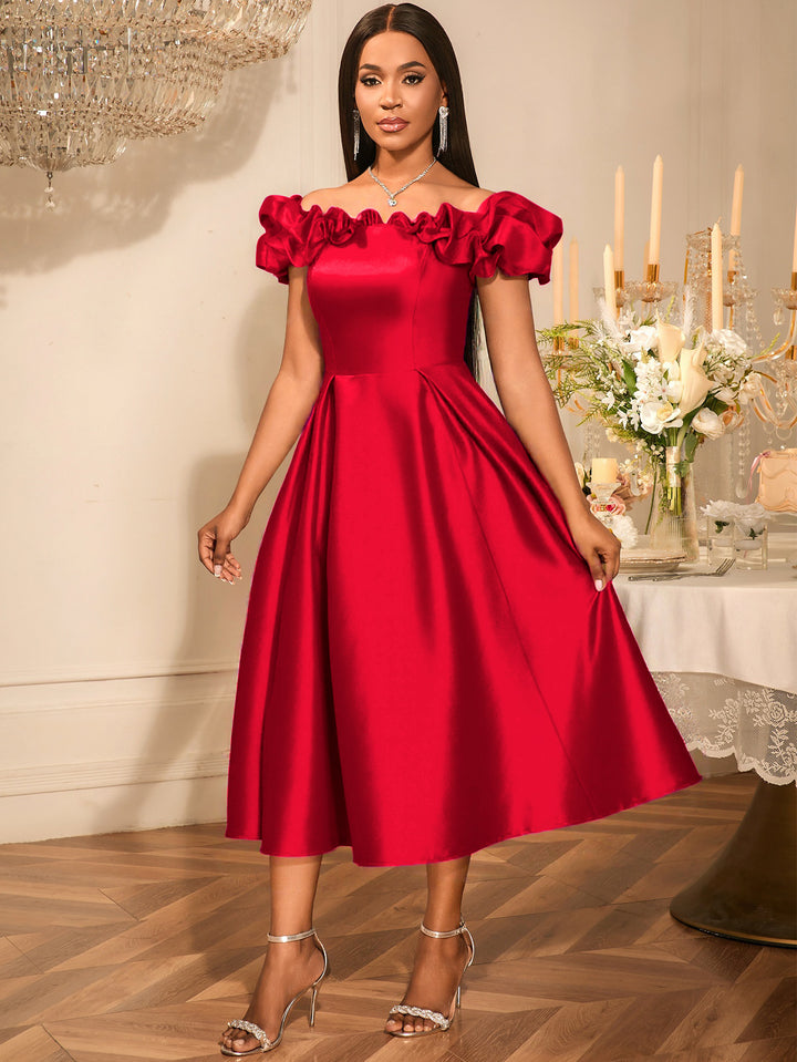 Dame Midi-festkjole med off-shoulder design og voluminøse flæser
