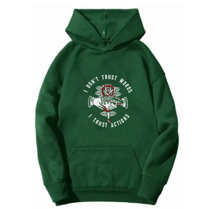Kvinders hoodie med ekspressivt design og hyggeligt interiør Skovae