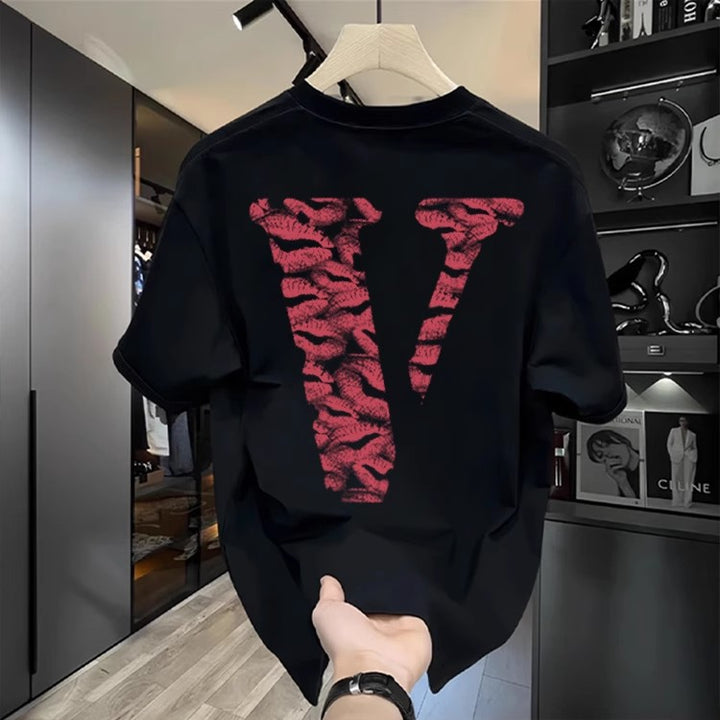 Dame T-shirt med kreativ læbe motiv og afslappet snit Stilla