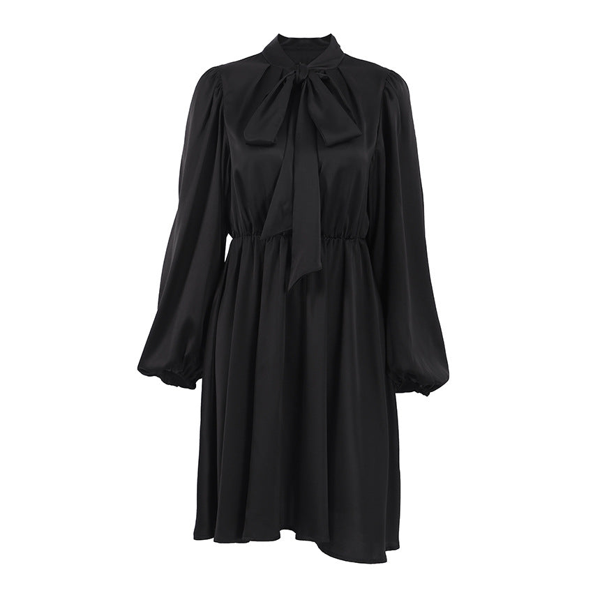 Dame Midi-kjole med elegant slipsdesign og blødt svajende kant Stilla